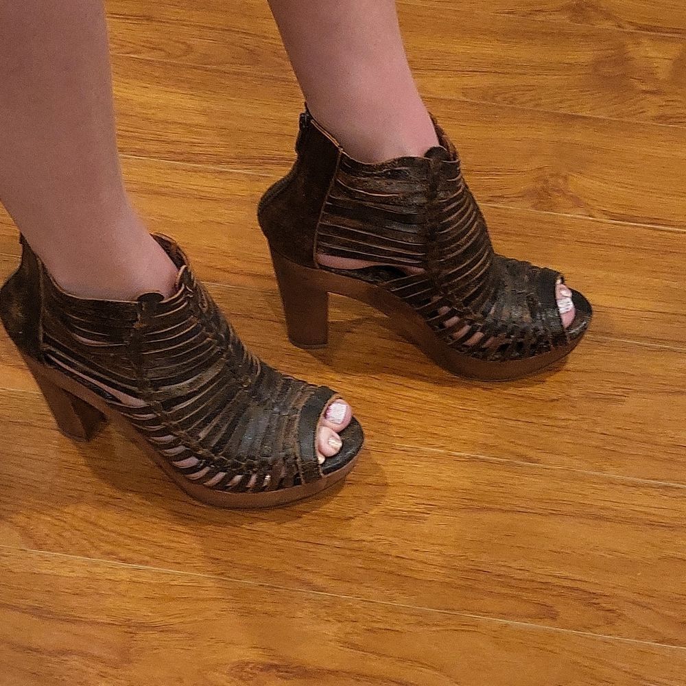 Wooden platform shoes size 9